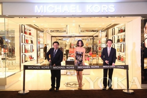 MICHAEL KORS开幕 张歆艺亲临_探店_服装服